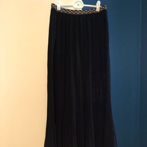 Francesca’s black maxi skirt